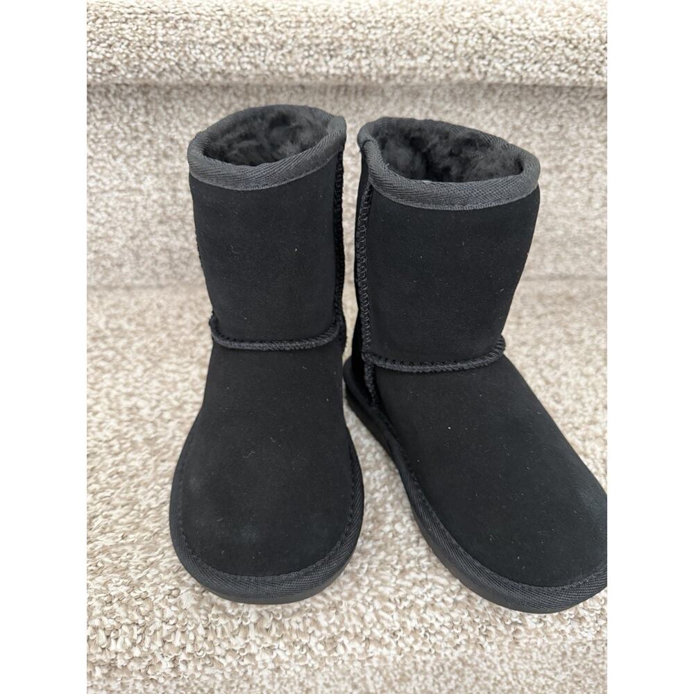 KOOLABURRA By UGG SZ 7 Short Black Suede Sheepskin Girl’s (2/2.5 Year old)